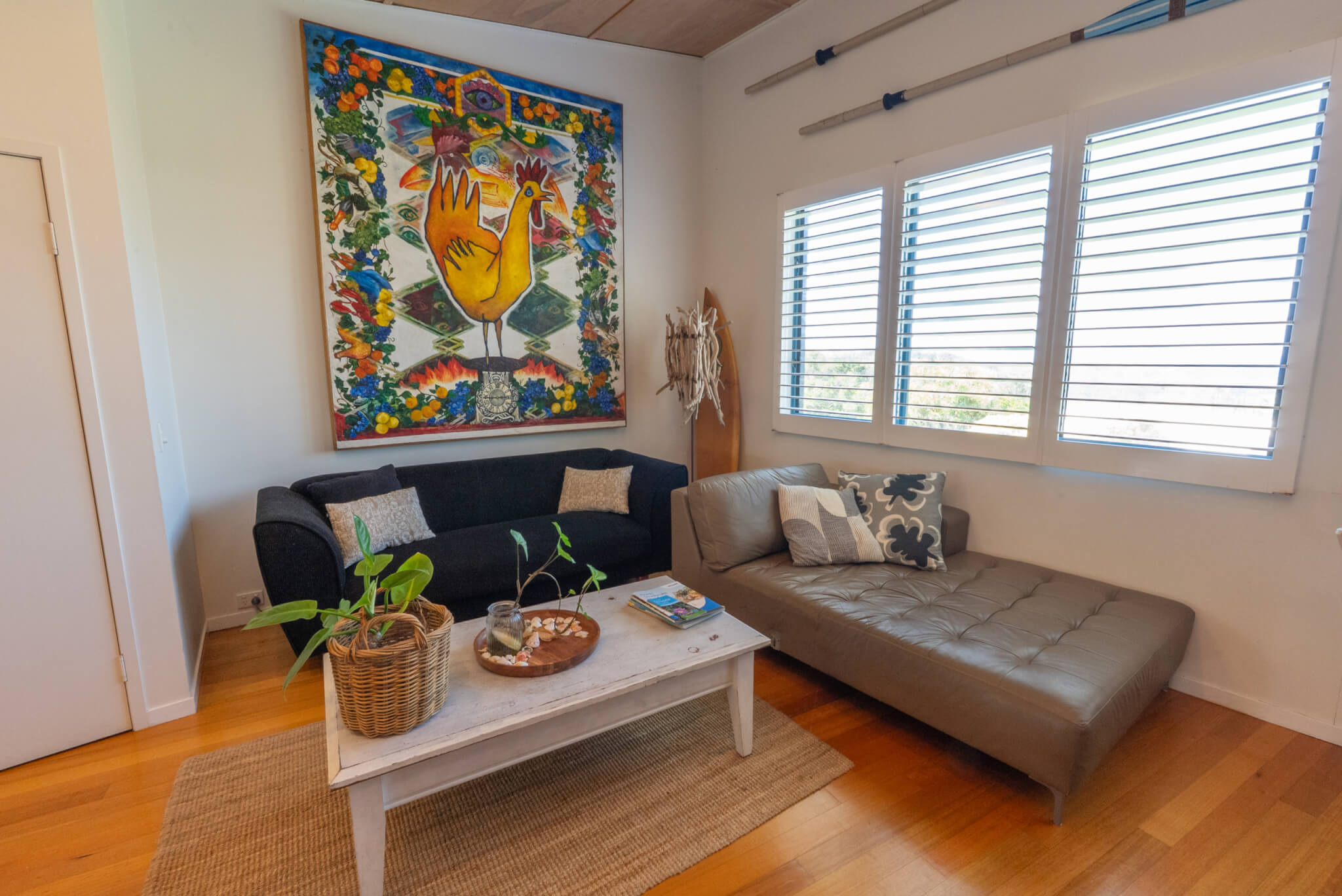 right lounge room with beach décor and welcoming layout