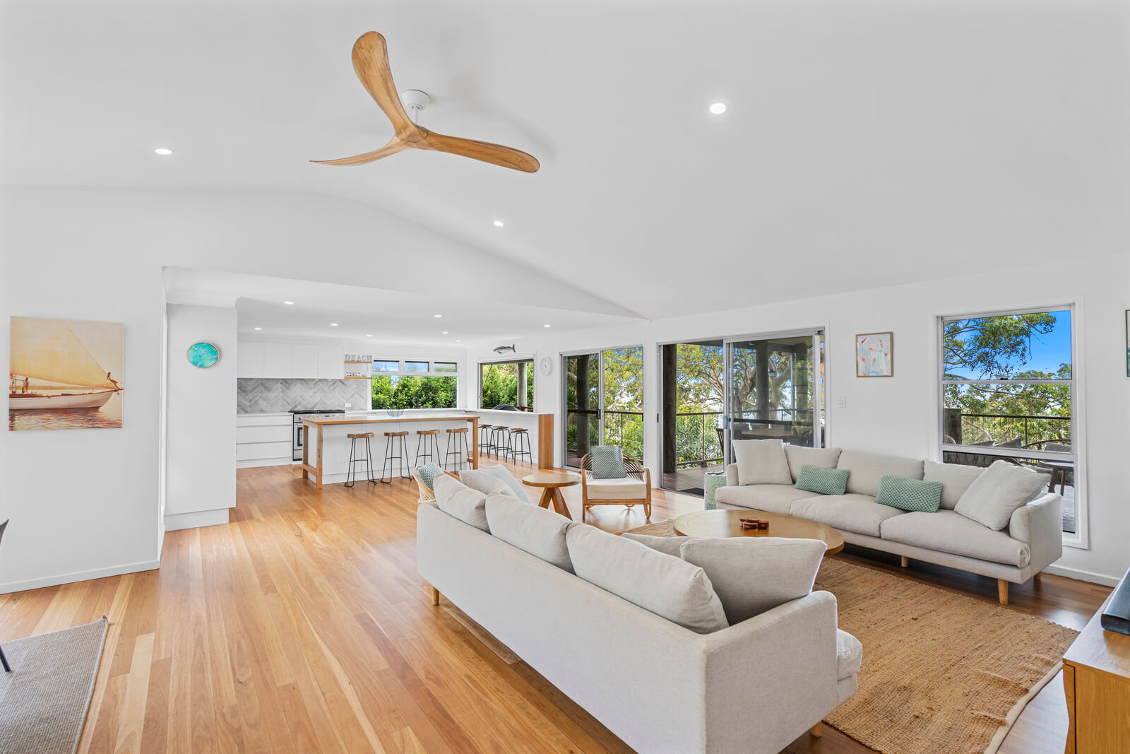 Coastal home accommodation Surf Gums Tramican Street living area