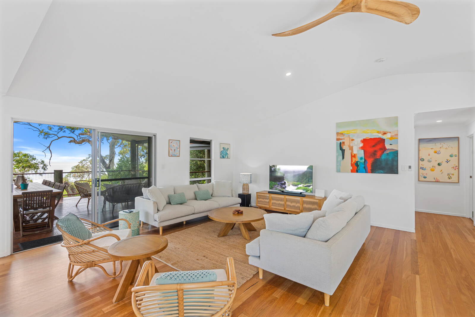 Coastal home accommodation Surf Gums Tramican Street lounge