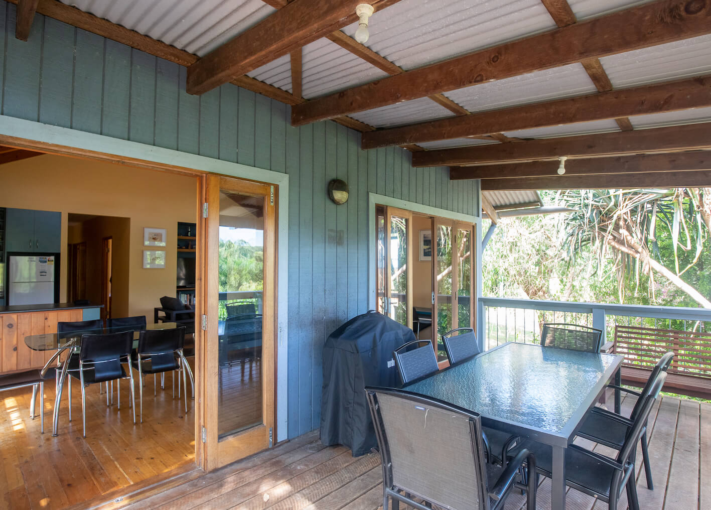 Coastal home accommodation Bethongabel Billa Street deck dining