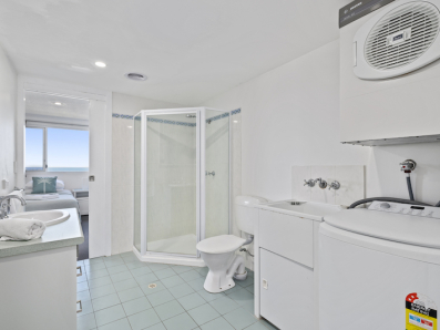 9/1 Samarinda Drive, Point Lookout 0