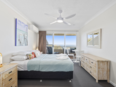 9/1 Samarinda Drive, Point Lookout 0