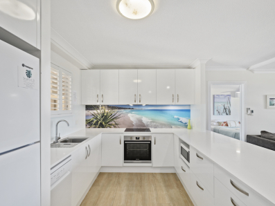 9/1 Samarinda Drive, Point Lookout 0