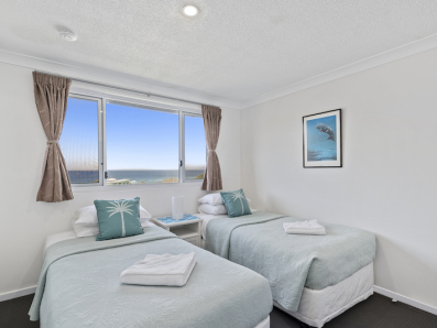 9/1 Samarinda Drive, Point Lookout 0