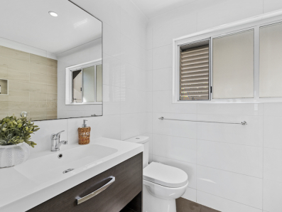 18/1 Samarinda Drive, Point Lookout 0