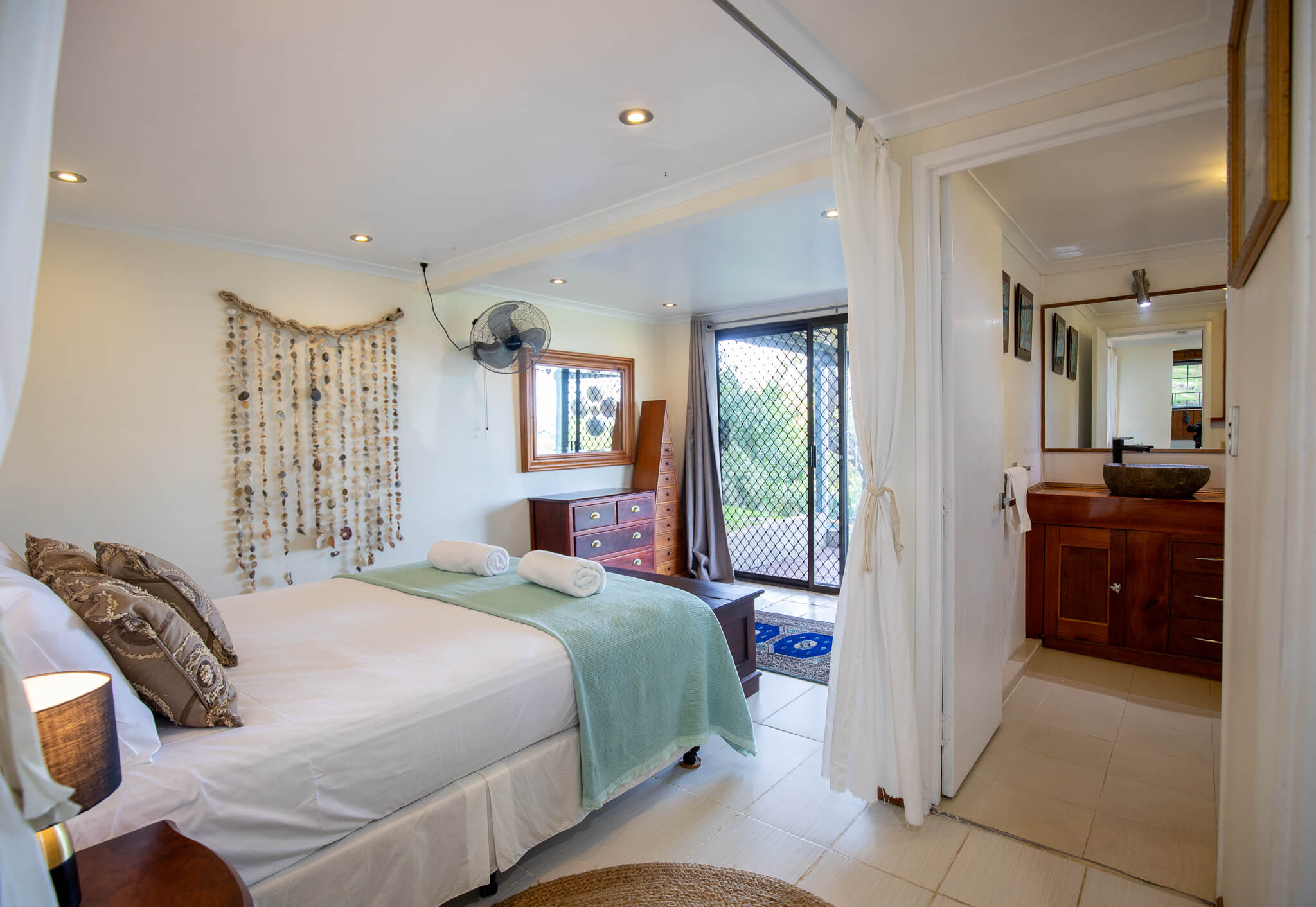 Captain's Cove at Cylinder Beach bedroom