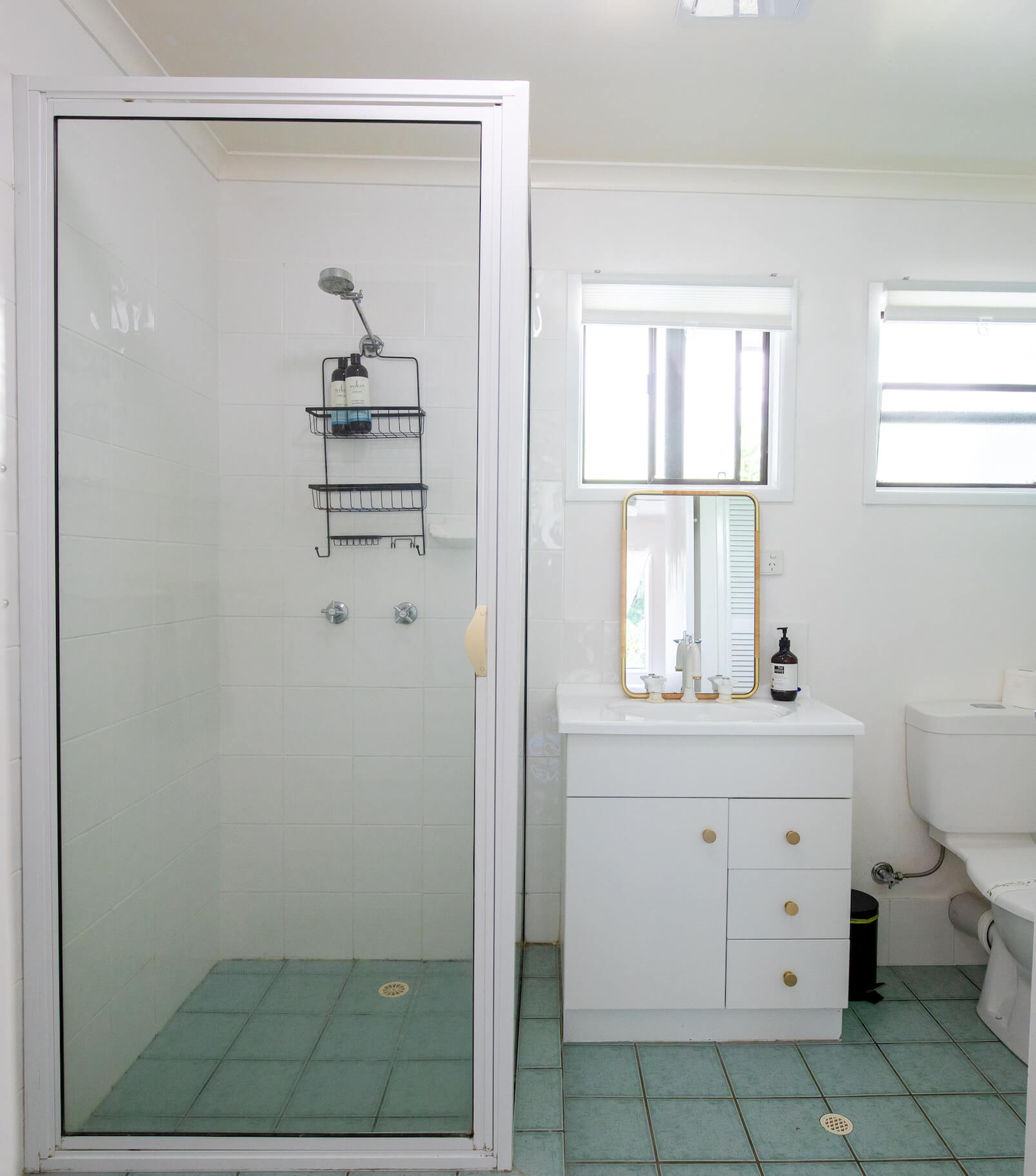 Merinda Crescent Bathroom