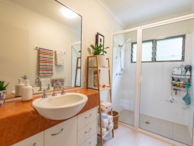 2/36 George Nothling Drive, Point Lookout 0
