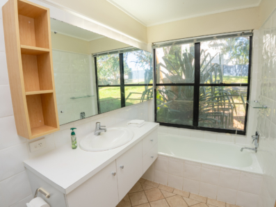 6 Roseby Court, Point Lookout 0