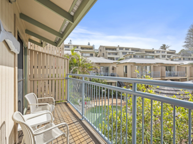 13/4-10 Kennedy Drive, Point Lookout 0