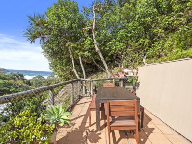 13/4-10 Kennedy Drive, Point Lookout 0