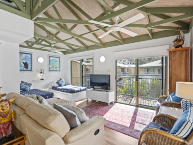 13/4-10 Kennedy Drive, Point Lookout 0