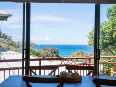 13/4-10 Kennedy Drive, Point Lookout 0