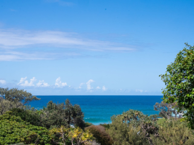 13/4-10 Kennedy Drive, Point Lookout 0