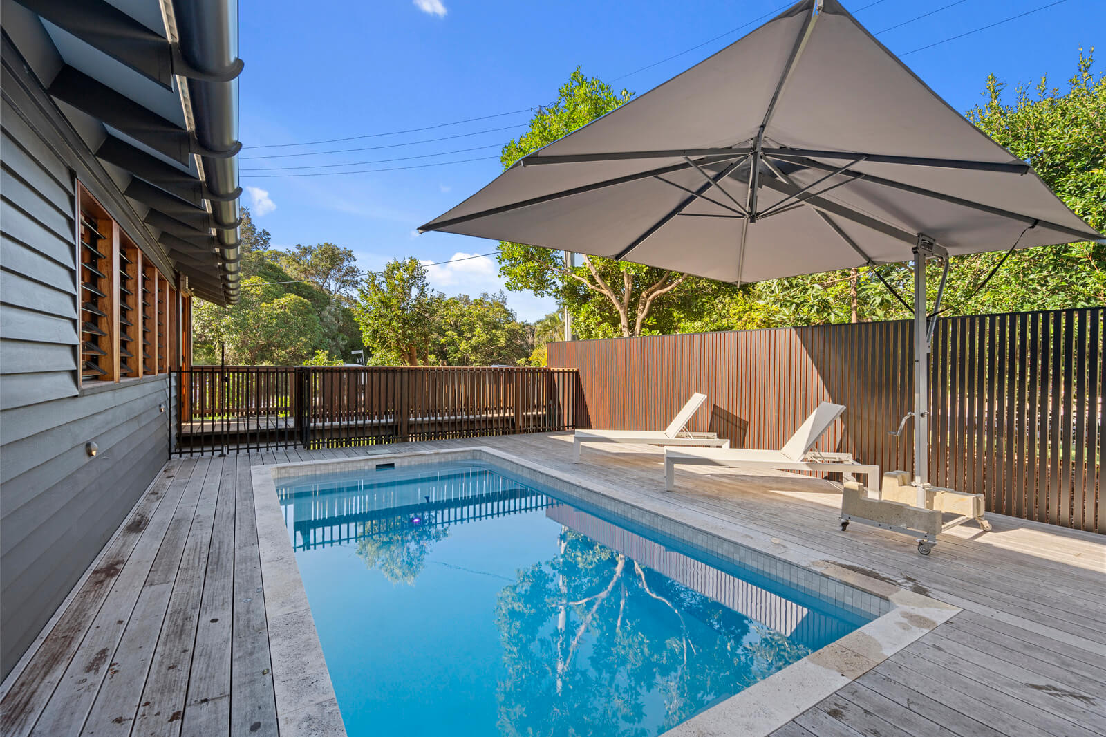 Coastal home accommodation swimming pool North Stradbroke Island