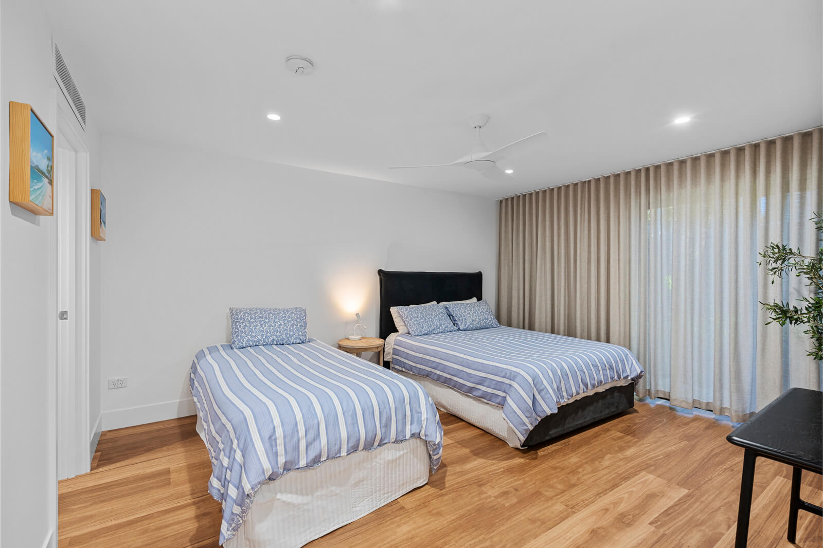 Coastal home accommodation twin bedroom 6 Karboora Drive Point Lookout