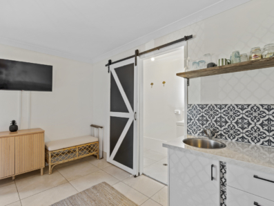 9/4-10 Kennedy Drive, Point Lookout 0