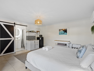 9/4-10 Kennedy Drive, Point Lookout 0